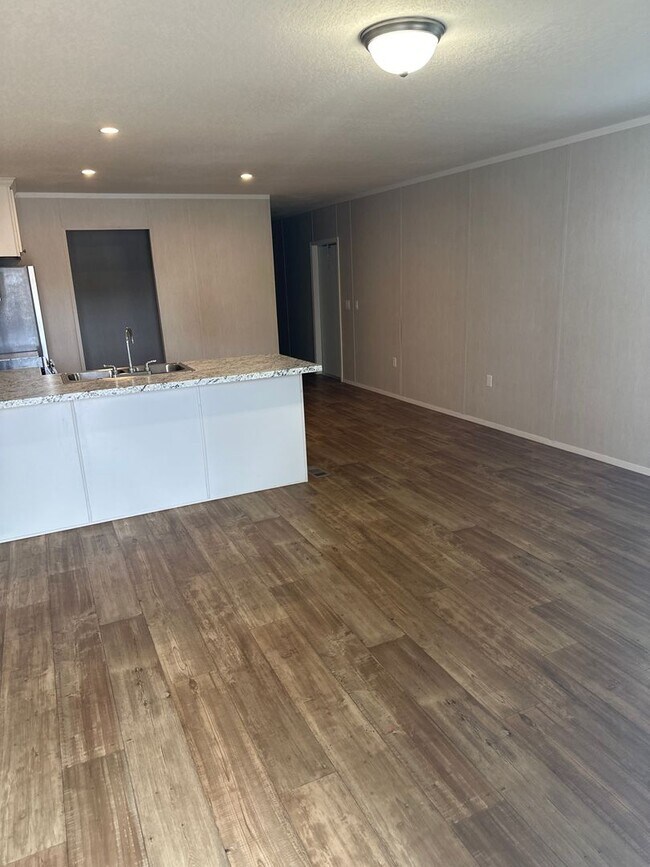 Building Photo - Cute! - 2-Bedroom/ 1-Bath- Mobile Home