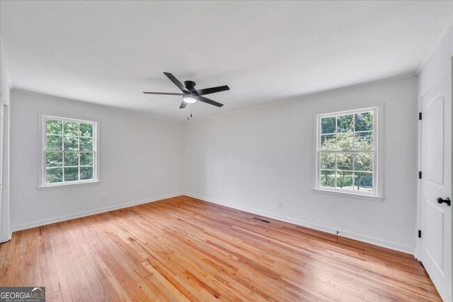 Building Photo - 215 Brookwood Dr