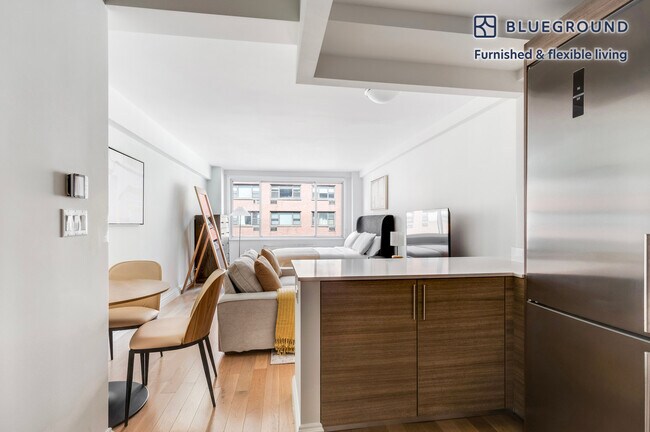 Building Photo - 340 E 51st St