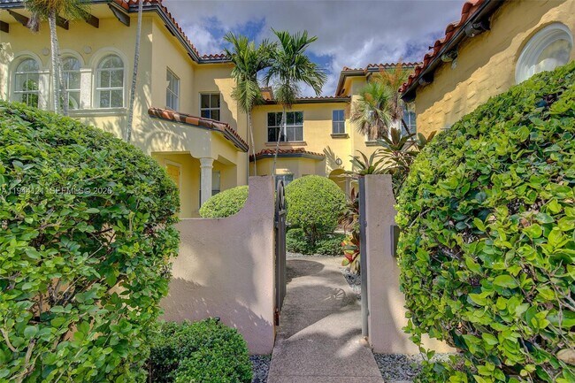 Building Photo - 4867 Ponce de Leon Blvd