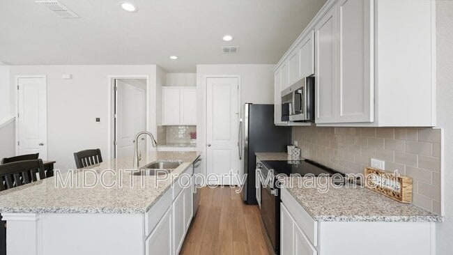 Building Photo - 2133 Hofstaat