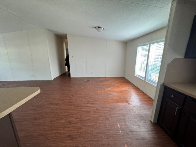 Building Photo - 146 Carmen Blvd