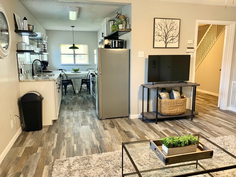Open concept - 6502 Cedarhill