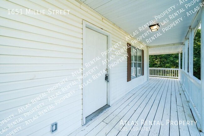 Building Photo - 1651 Millie St NE