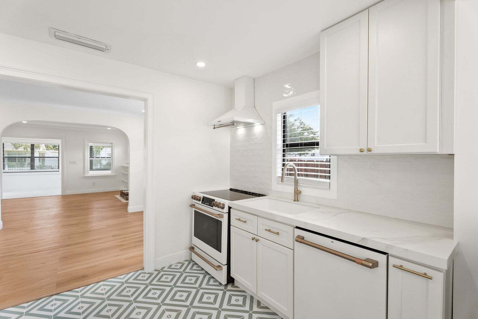 Building Photo - 517 55th St
