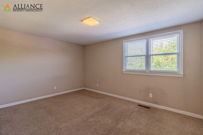 Building Photo - 1518 College Ave