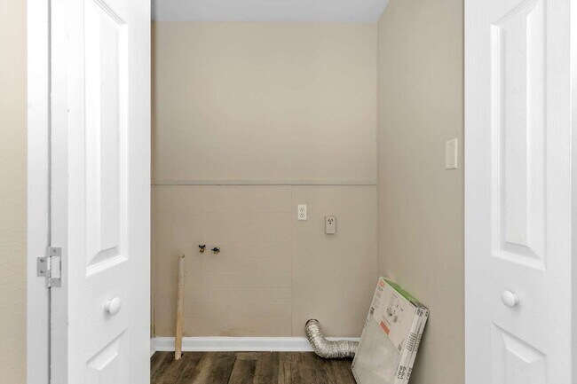 Building Photo - Cozy 2 Bedroom 1 Bath Duplex in Cleburne T...