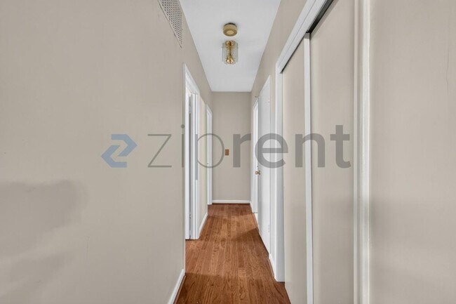 Building Photo - Unit A7