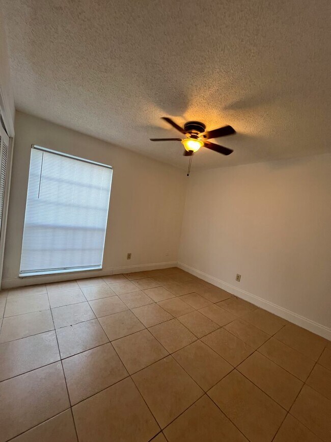 Building Photo - $500 CREDIT 1ST MONTH- READY TO MOVE IN CO...