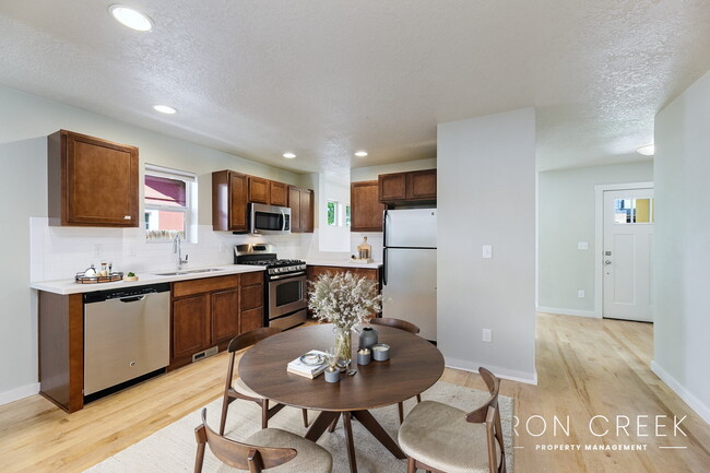 Building Photo - Each Bedroom has Private Full Bath