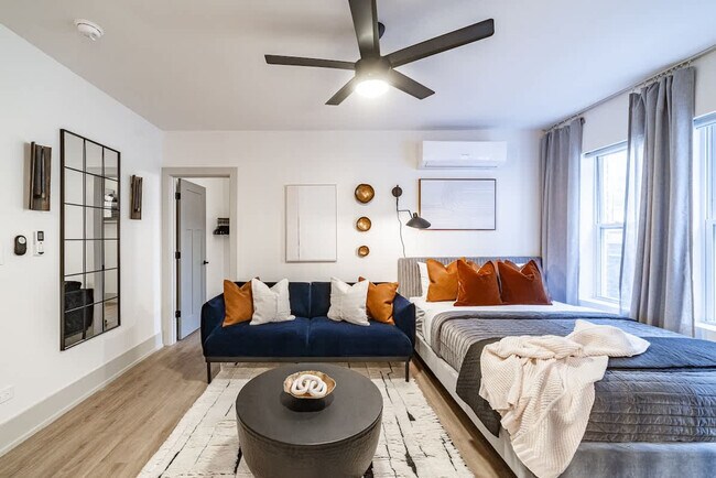 Building Photo - 3546 N Southport Ave