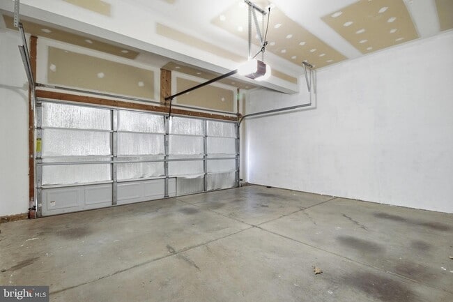Building Photo - 950 Grouse Pointe Dr