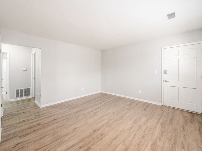 Building Photo - 620 Riverview Dr