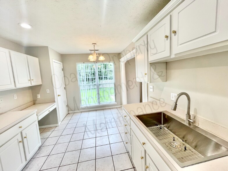 Building Photo - 304 Sherrybrook Dr