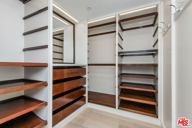 Building Photo - 15225 Palisades Village Ln