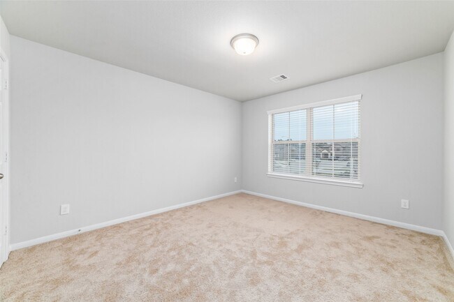 Building Photo - 4919 Vly White Oak Ln