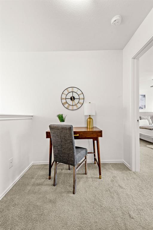 Building Photo - 525 Meadow Park Dr