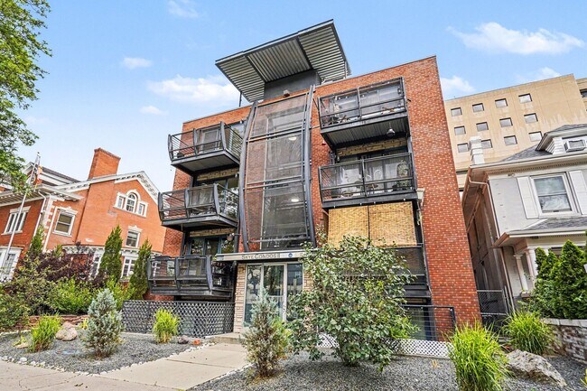 Building Photo - Available NOW! 1 Bedroom 1 Bath Condo Downtown Denver!