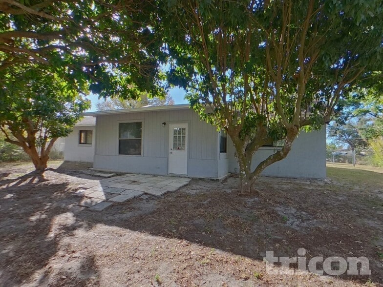 Building Photo - 1203 70th Dr E