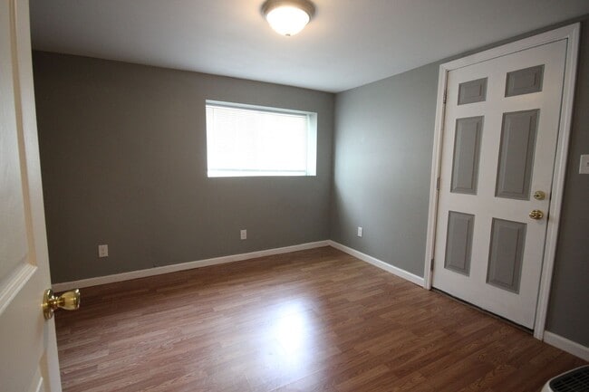 Primary Photo - 1 Bedroom 1 Bathroom in St. Elmo! Laundry ...