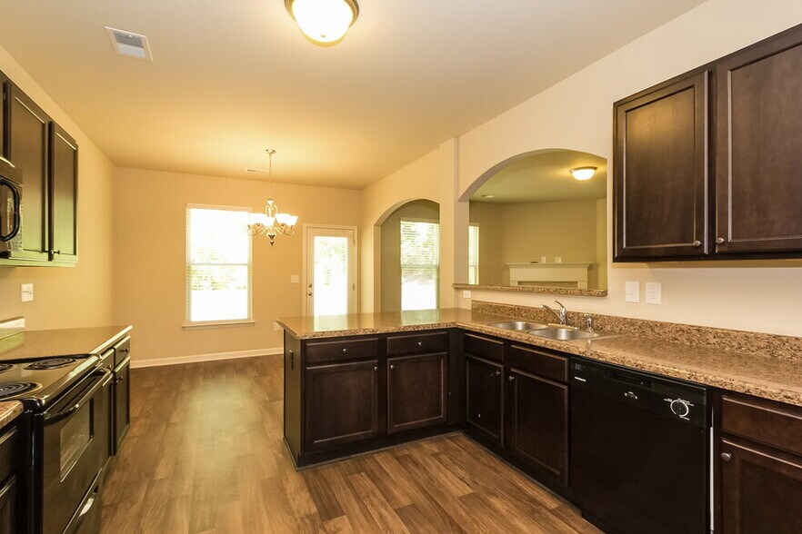 Building Photo - 258 Stillwood Dr