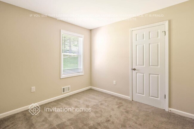 Building Photo - 5888 Simone Dr