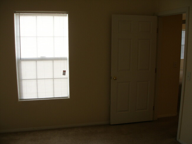 Building Photo - Henderson two bedroom unit for only $1295!