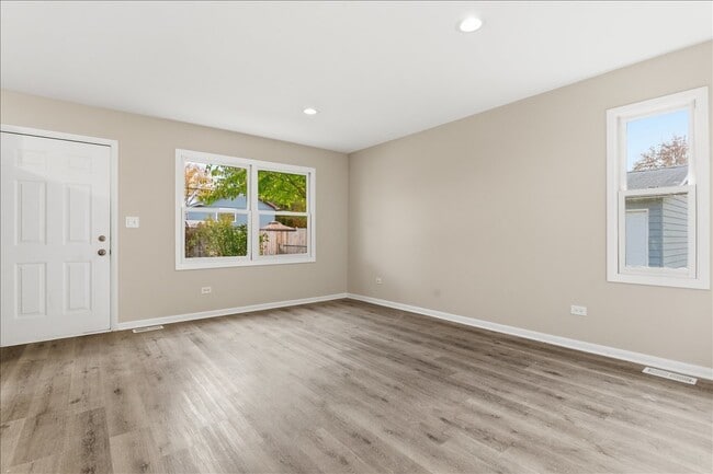 Building Photo - 37446 E Park Ln