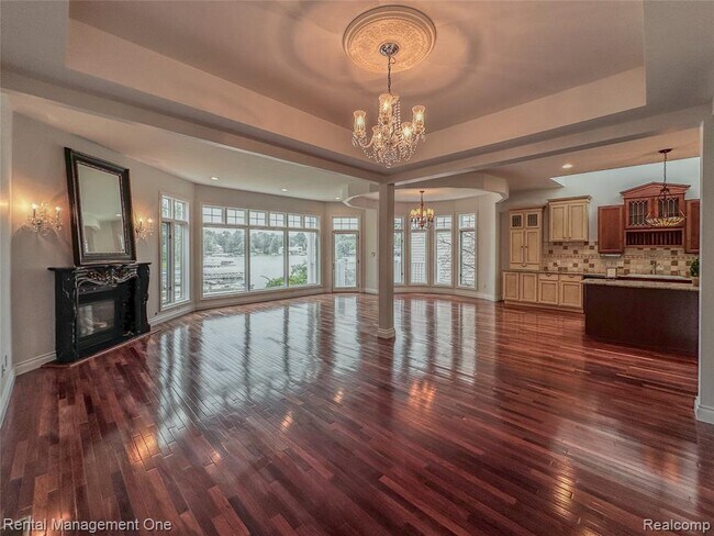 Building Photo - 5742 Putnam Dr