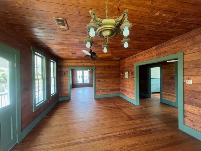 Building Photo - 618 Bayridge Rd