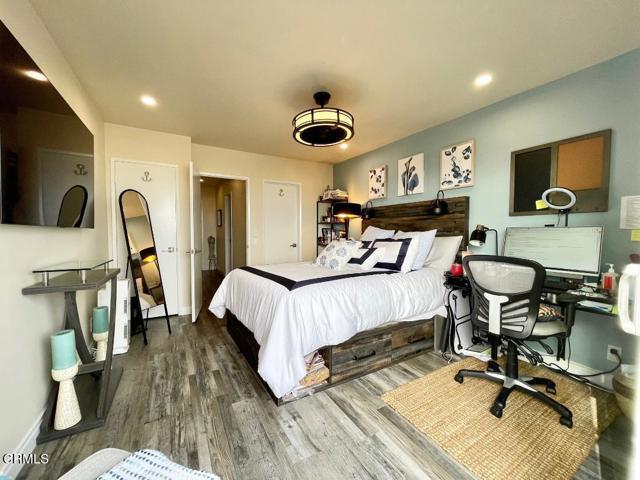 Building Photo - 343 E Surfside Dr