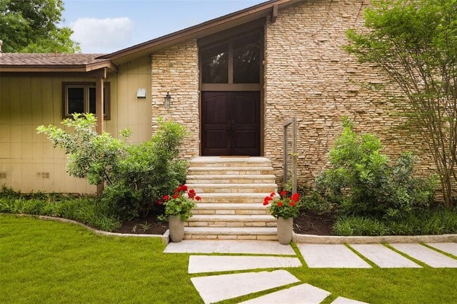 Building Photo - 402 Bulian Ln
