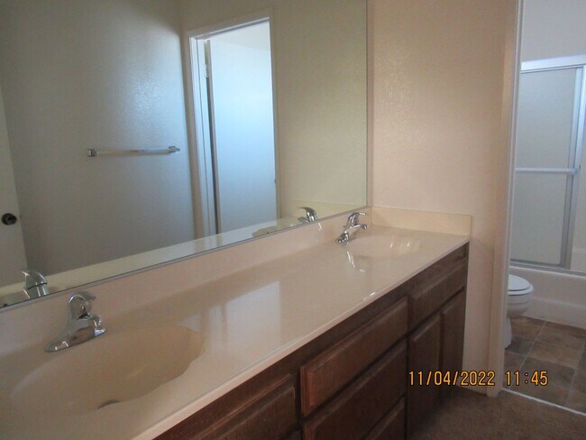 Building Photo - 1220 Iris Ct
