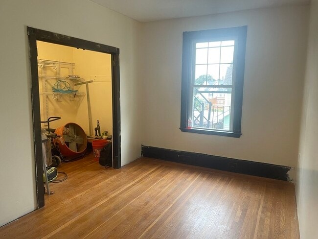 Building Photo - 6 Ware St