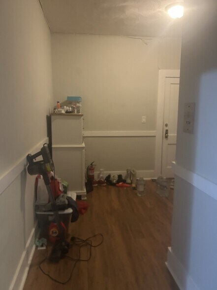 Building Photo - 54 Gainsborough St