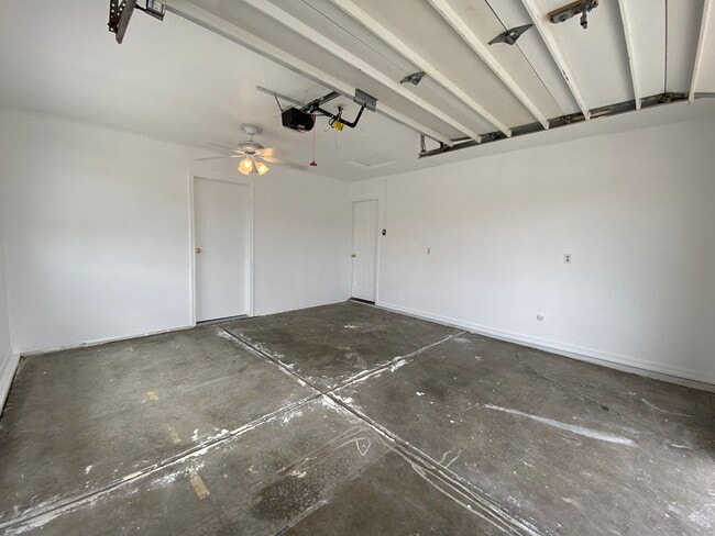 Building Photo - 6582 W Hershey Wy