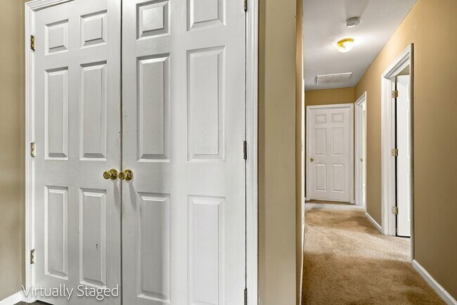 Building Photo - 822 Oakshire Cir