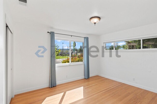 Building Photo - 3207 Forbes Ave