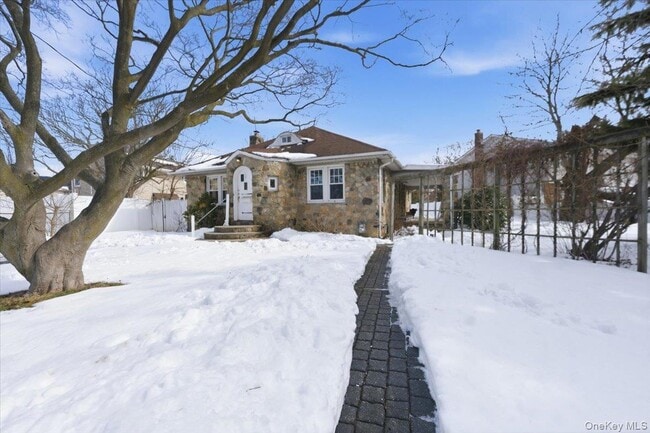 Building Photo - 801 Main St