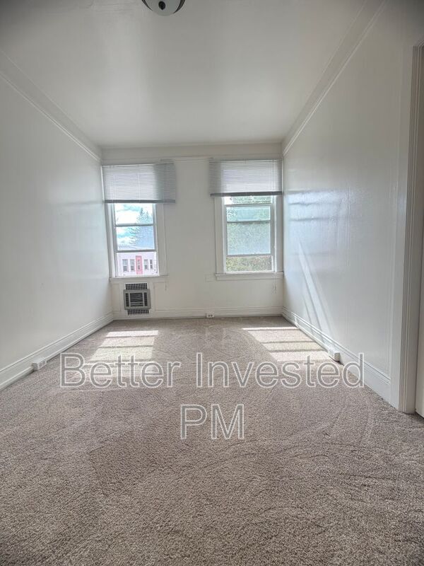 Building Photo - 526 B St