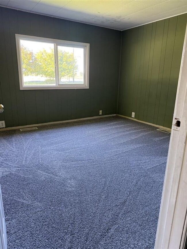 Building Photo - Country Living 2 Bedroom 2 Bathroom