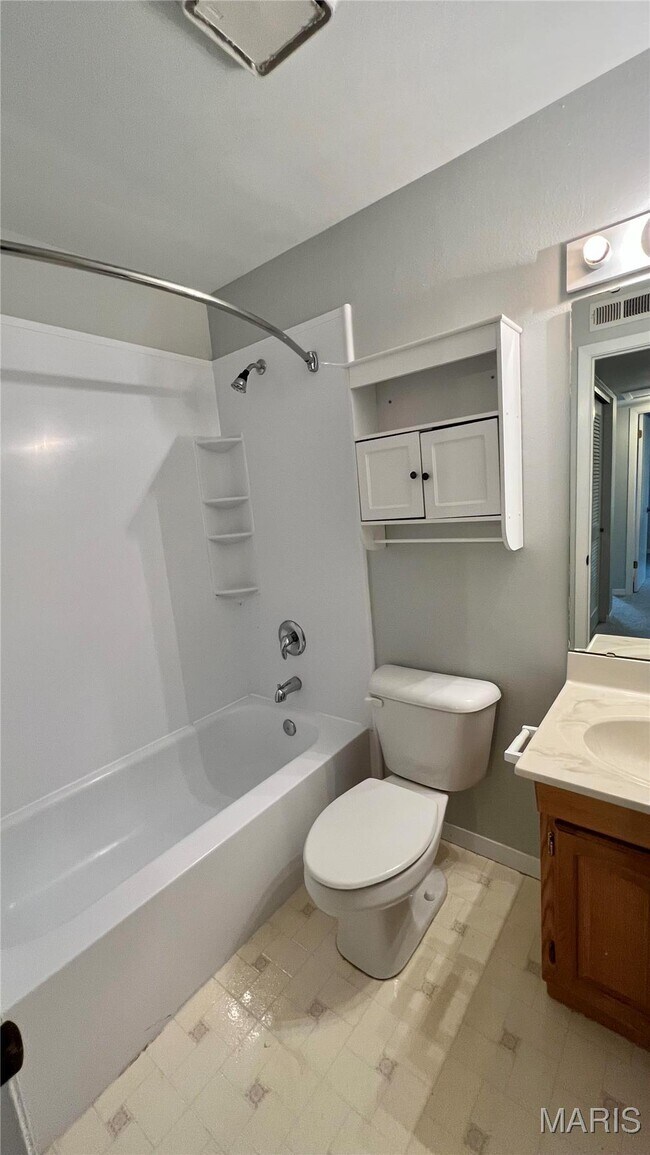 Building Photo - 717 Ridgeside Dr