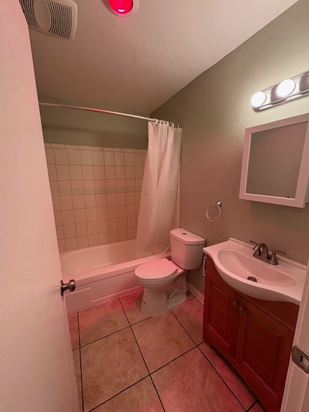 Building Photo - 303 Lee St