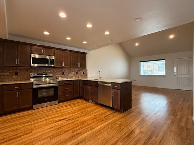 Building Photo - Fully Upgraded Executive Home For Lease