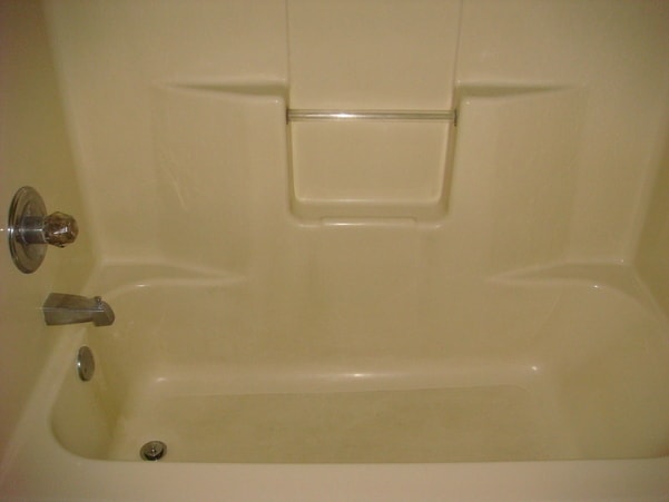 Building Photo - 3 Bedroom/ 2 Bathroom Available in August!