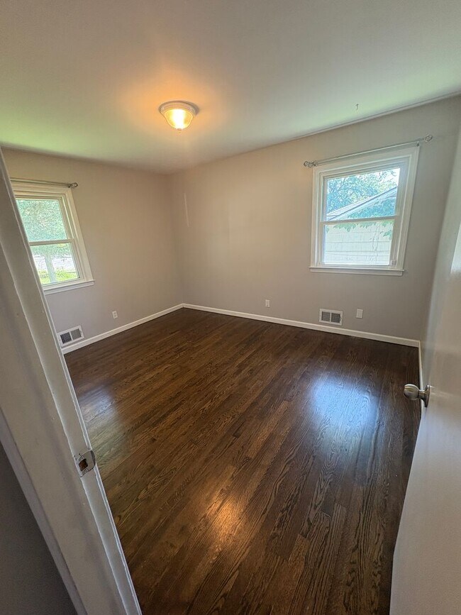 Building Photo - Spacious 4 Bed / 2.5 Bath Home on Nearly 3/4 Acre Lot with Walkout Basement and Multiple Living A...