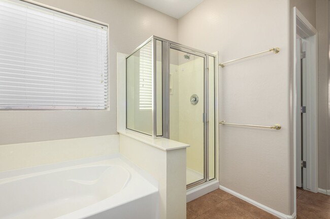 Building Photo - Check out this 3 bed/2 bath LARGE CORNER LOT!