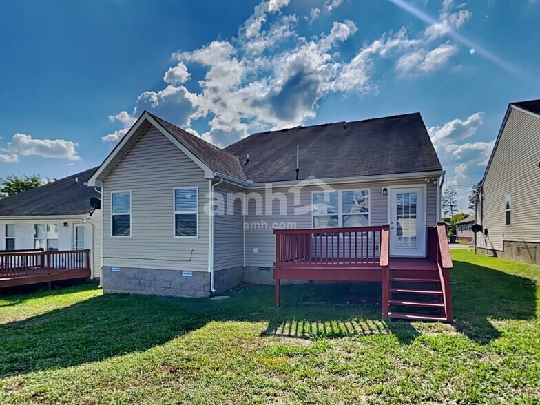 Building Photo - 313 School House Ct