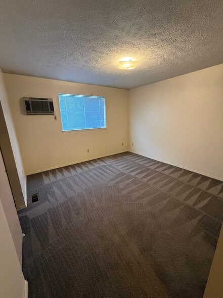 Building Photo - 3418 E 57th Ave