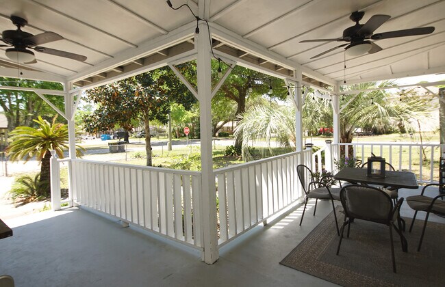 Building Photo - 37 Magnolia Ave SE